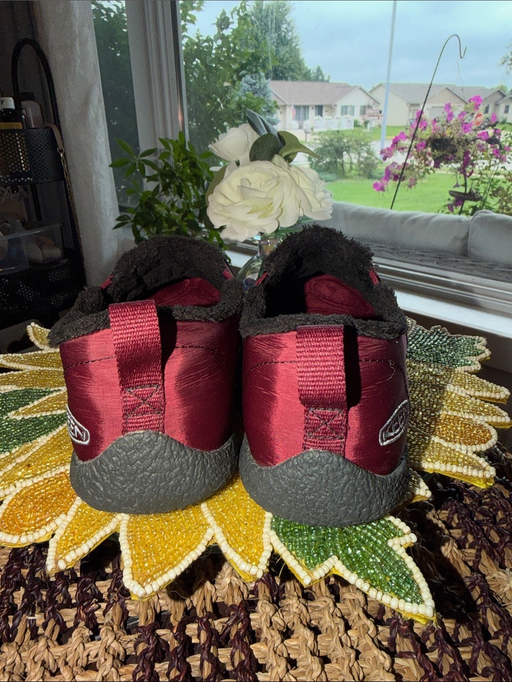 KEEN Women’s Quilted Slip-On in Burgundy Red - Picture 4 of 10